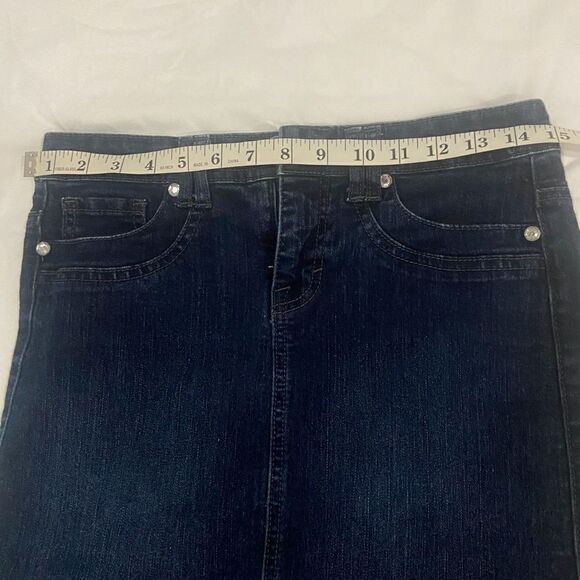 Style & co. Dark wash denim skirt embellishments on the buttons size 6 see pics​ - Picture 6 of 10